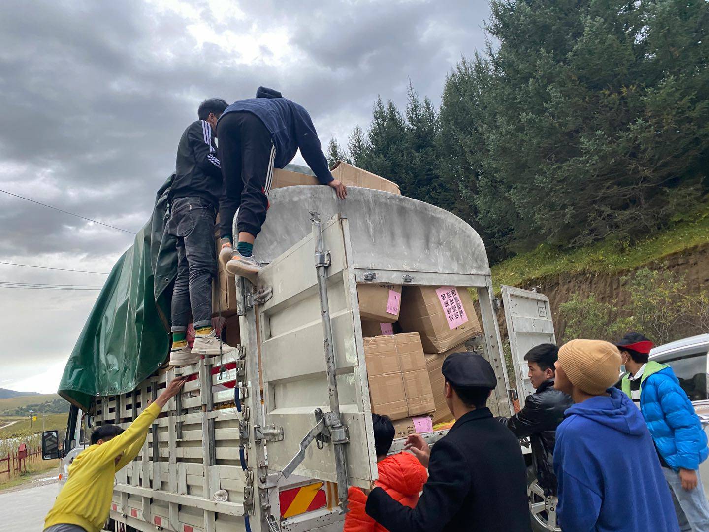 乐动网站平台-乐动(中国)一站式服务平台公益回顾丨家国同欢月同圆 温暖满载甘孜州(图5)