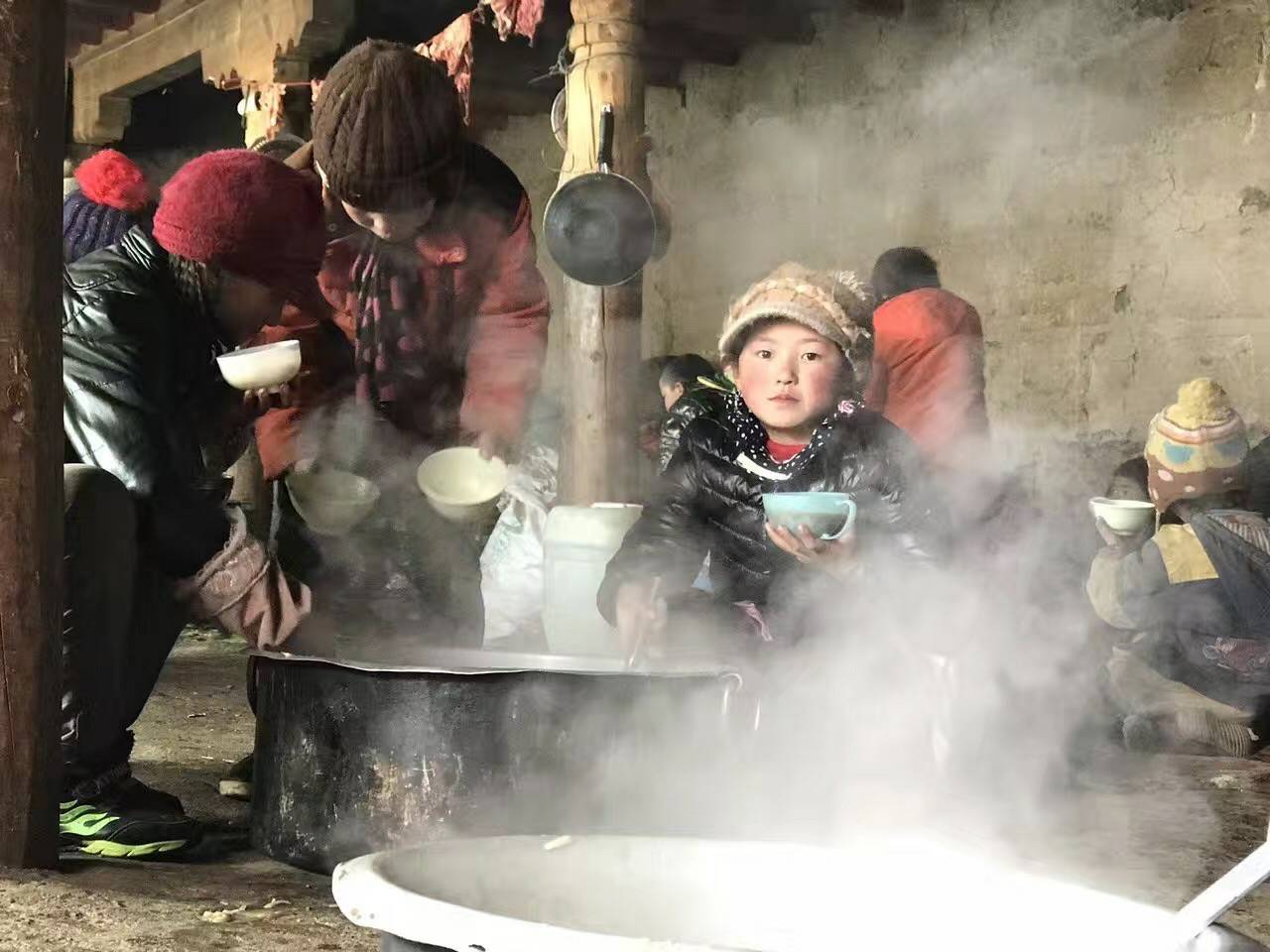 乐动网站平台-乐动(中国)一站式服务平台公益回顾丨家国同欢月同圆 温暖满载甘孜州(图10)