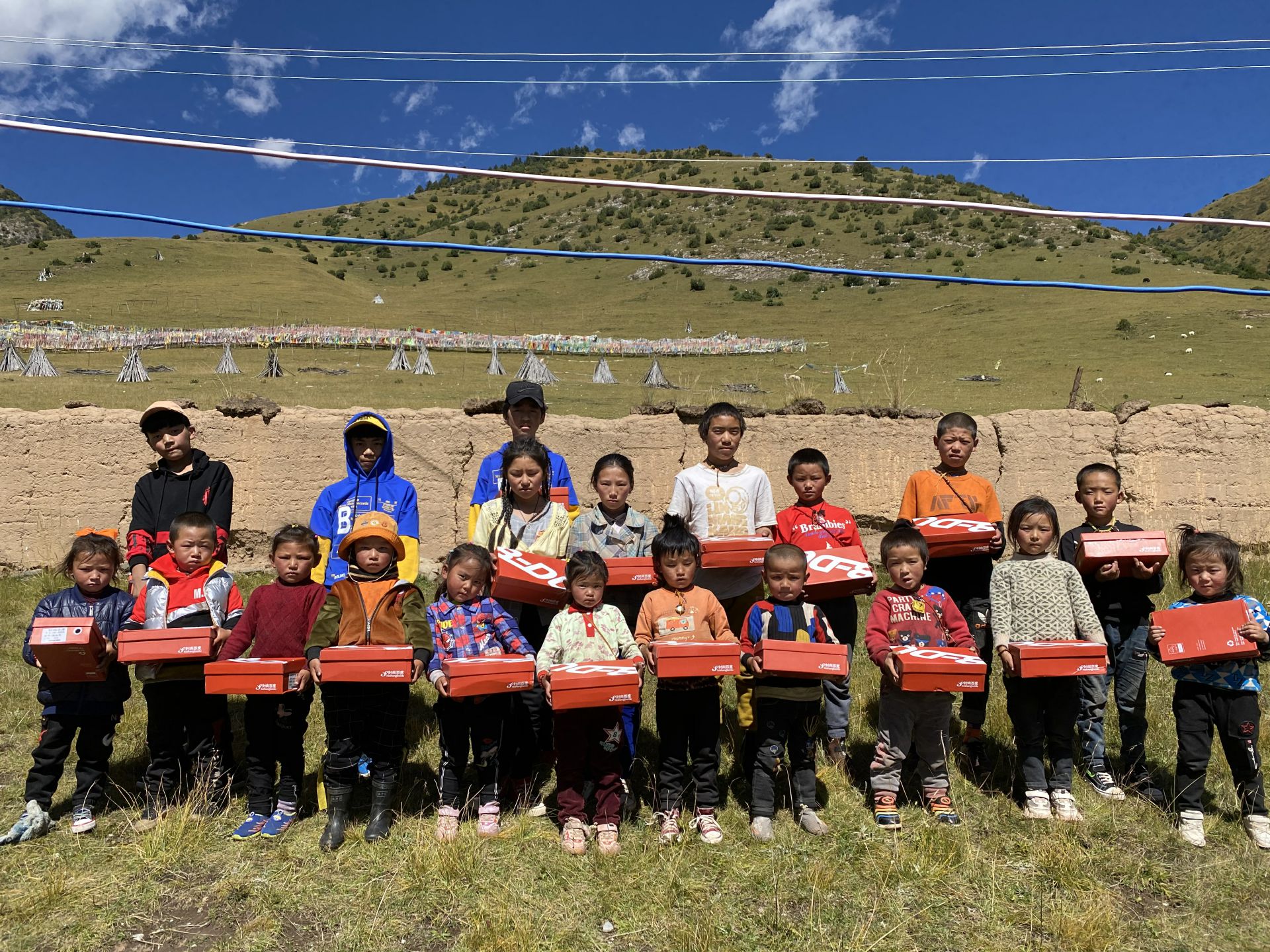 乐动网站平台-乐动(中国)一站式服务平台公益回顾丨家国同欢月同圆 温暖满载甘孜州(图13)